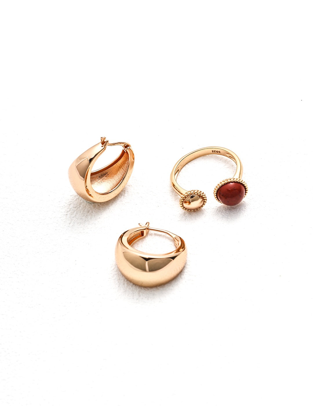 Alla Hoop Earrings, chic and elegant accessory for everyday wear.